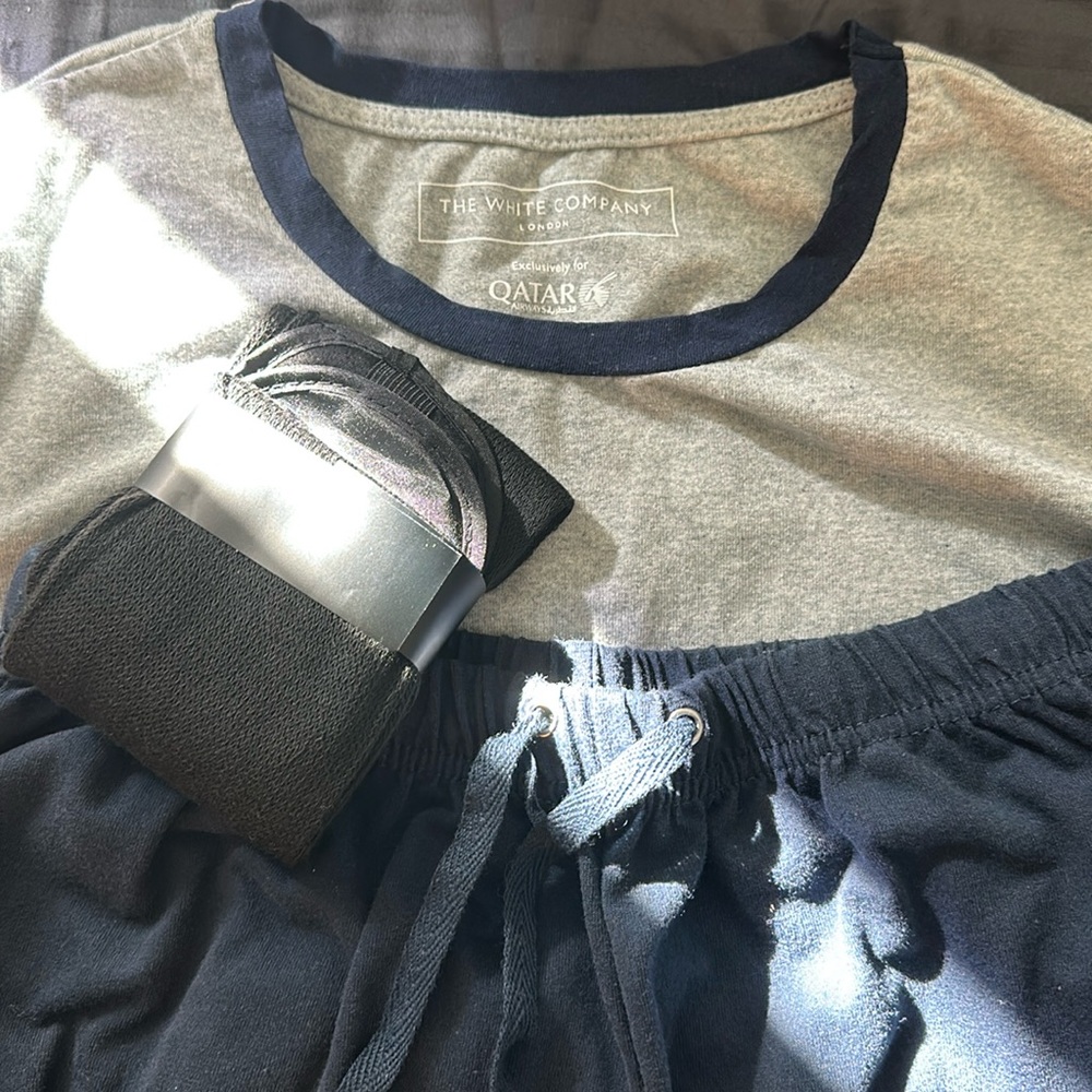 Qatar airway unisex pajamas with eye mask and socks